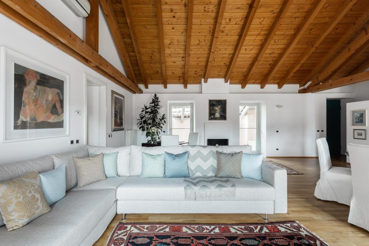 A Casa Nuccia Mansarda By Holiday Solutions Комо Екстериор снимка