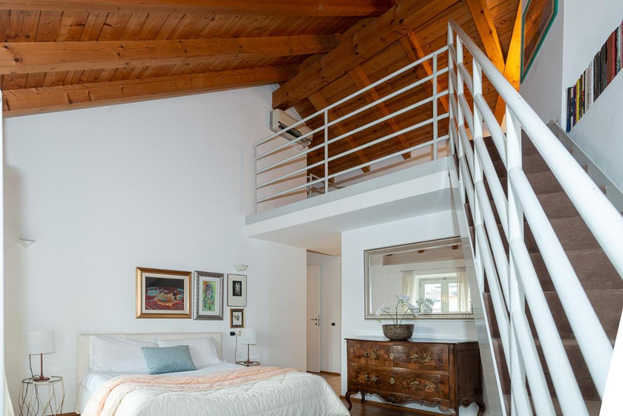 A Casa Nuccia Mansarda By Holiday Solutions Комо Екстериор снимка